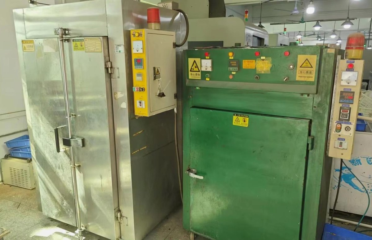 Heat treatment and curing oven